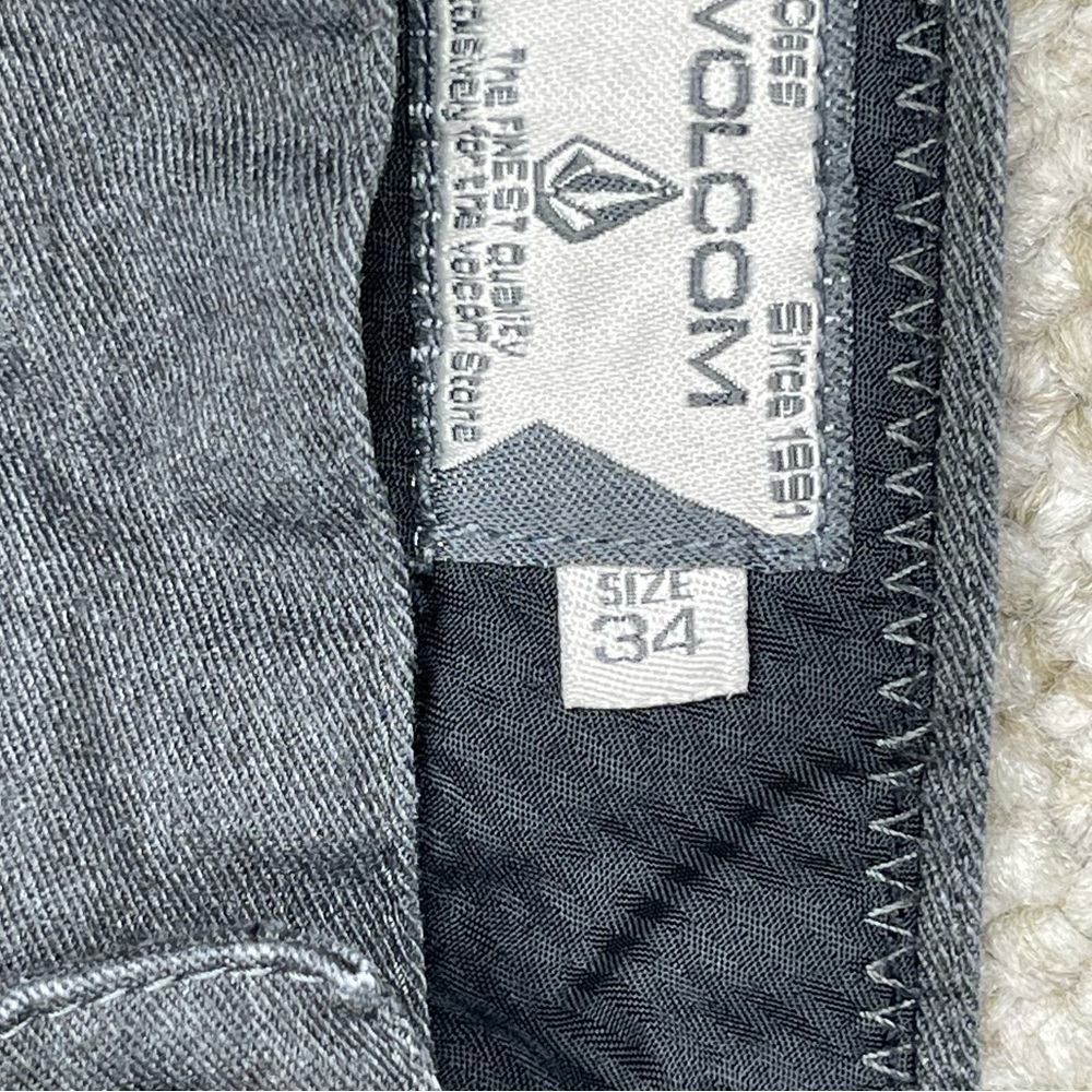 Volcom shorts - Picture 4 of 8